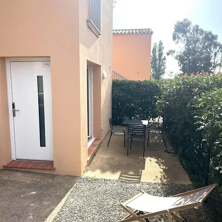 With Garden And Pool Holiday home *