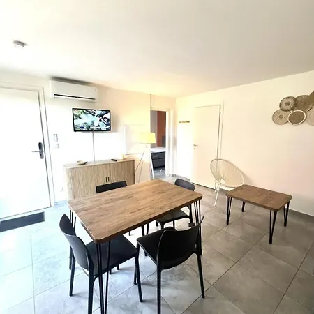 Holiday home With Garden And Pool