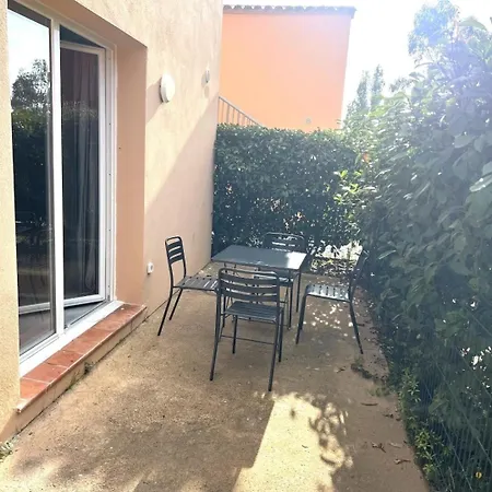 With Garden And Pool * Lecci
